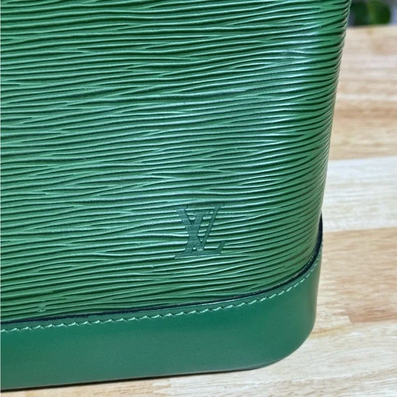 Green Louis Vuitton Alma Handbag - Picture 5 of 14